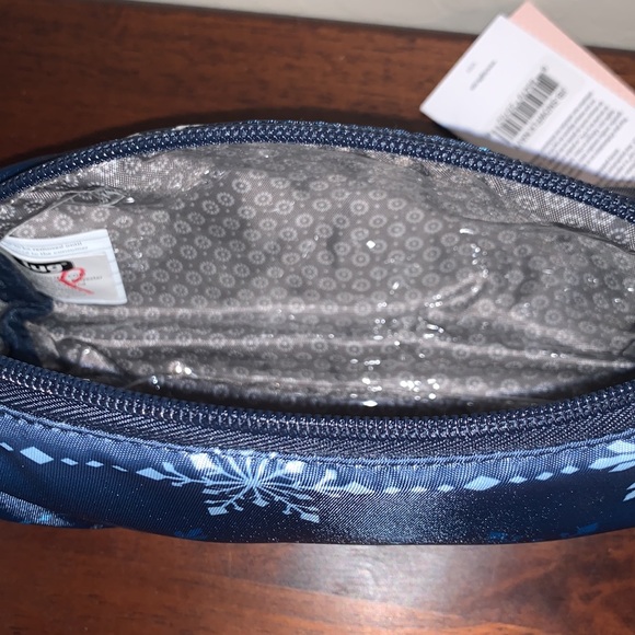 LUG BRAND NEW WITH TAGS SNOWFLAKE NAVY COSMETIC BAG - Picture 5 of 7